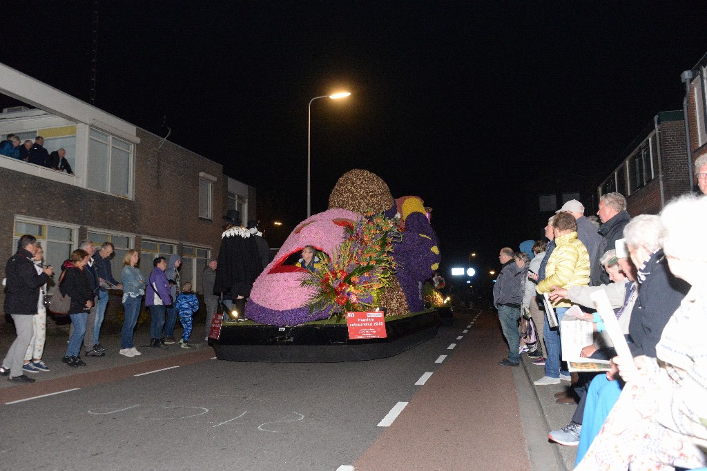 ../Images/Verlicht bloemencorso 2018 074.jpg